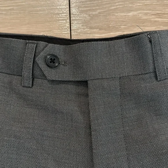 Grey Tailored Suit Brand: Beverly Hills Polo Club Suit Size: 38R Pant Size: 32WR - Picture 9 of 13